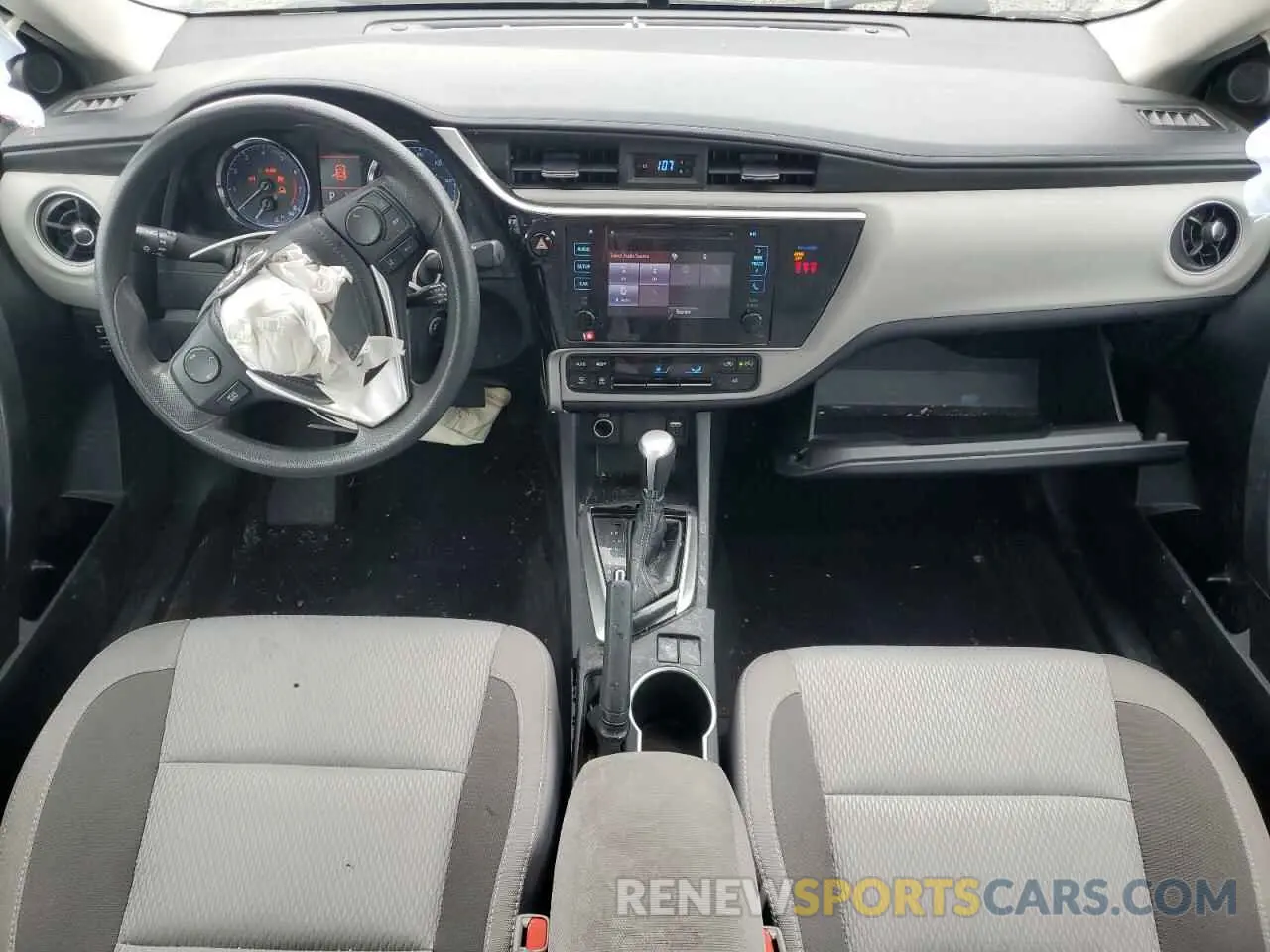 8 Photograph of a damaged car 2T1BURHE5KC136330 TOYOTA COROLLA 2019