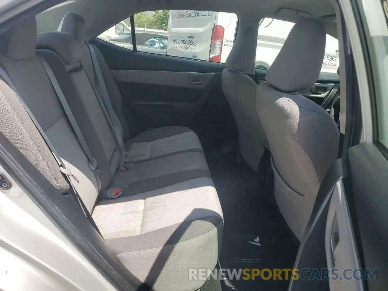 10 Photograph of a damaged car 2T1BURHE5KC144525 TOYOTA COROLLA 2019