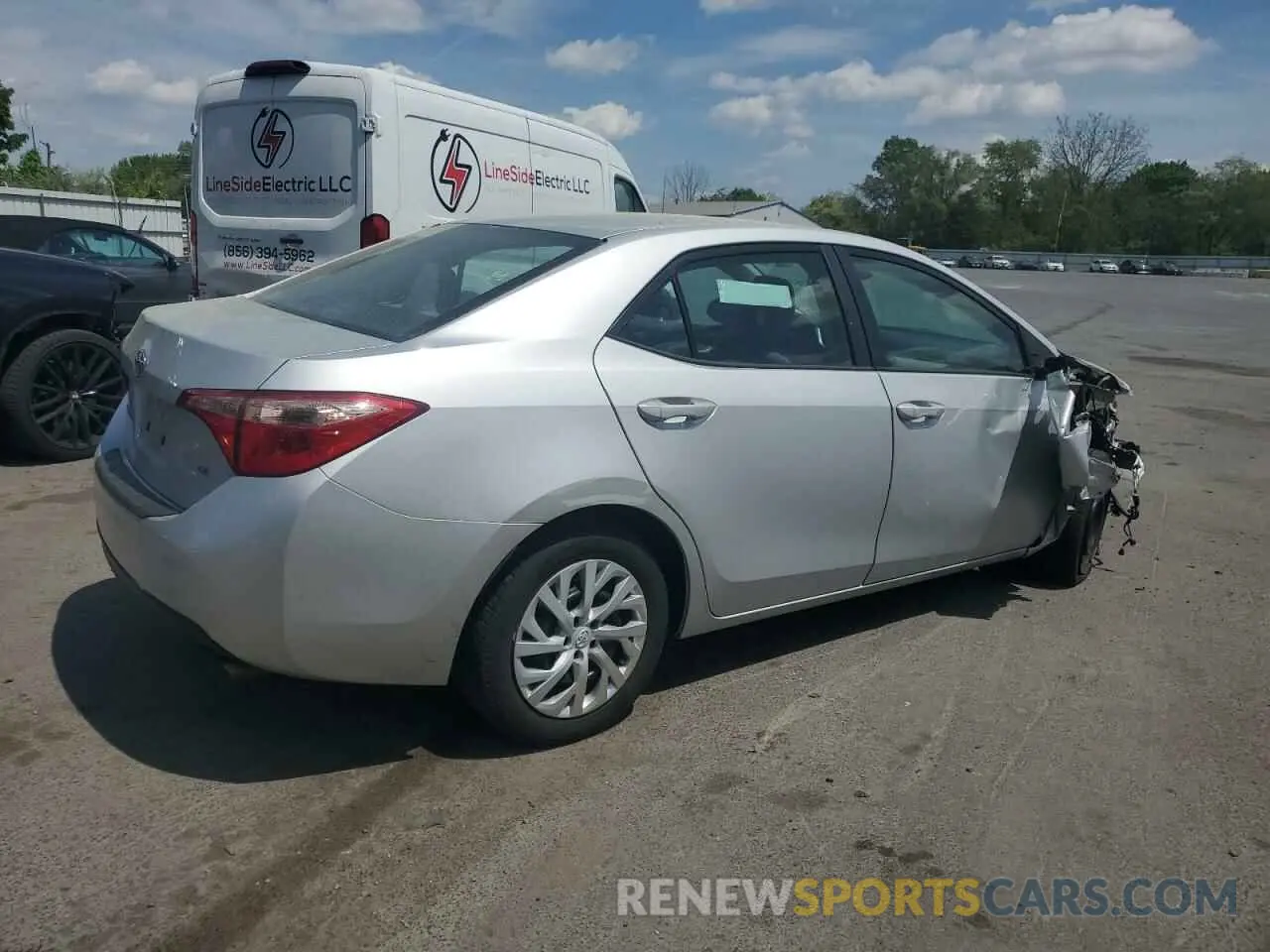 3 Photograph of a damaged car 2T1BURHE5KC144525 TOYOTA COROLLA 2019