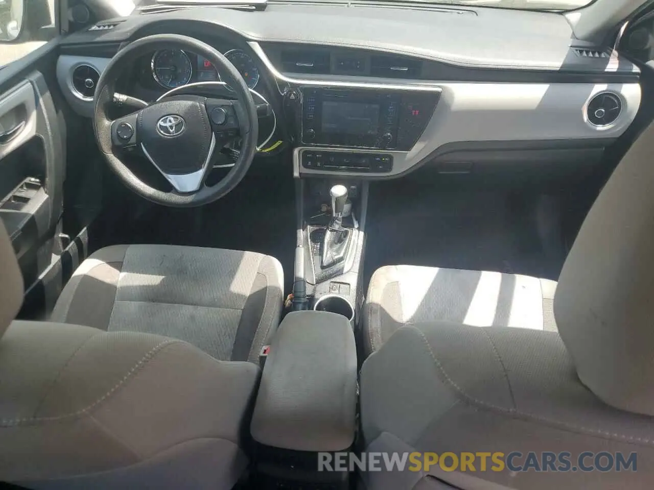 8 Photograph of a damaged car 2T1BURHE5KC144525 TOYOTA COROLLA 2019