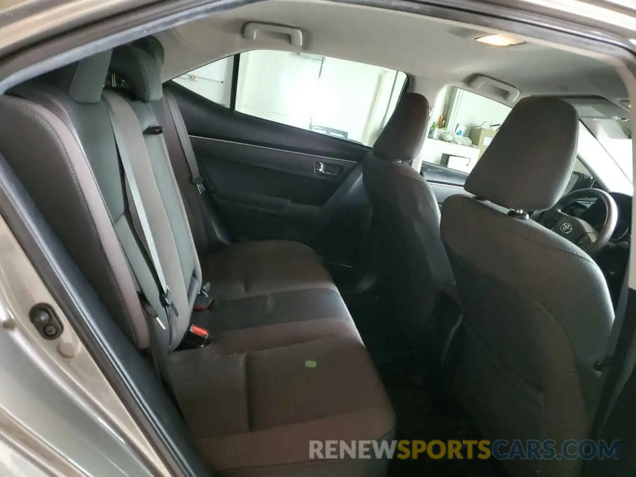 10 Photograph of a damaged car 2T1BURHE5KC146503 TOYOTA COROLLA 2019