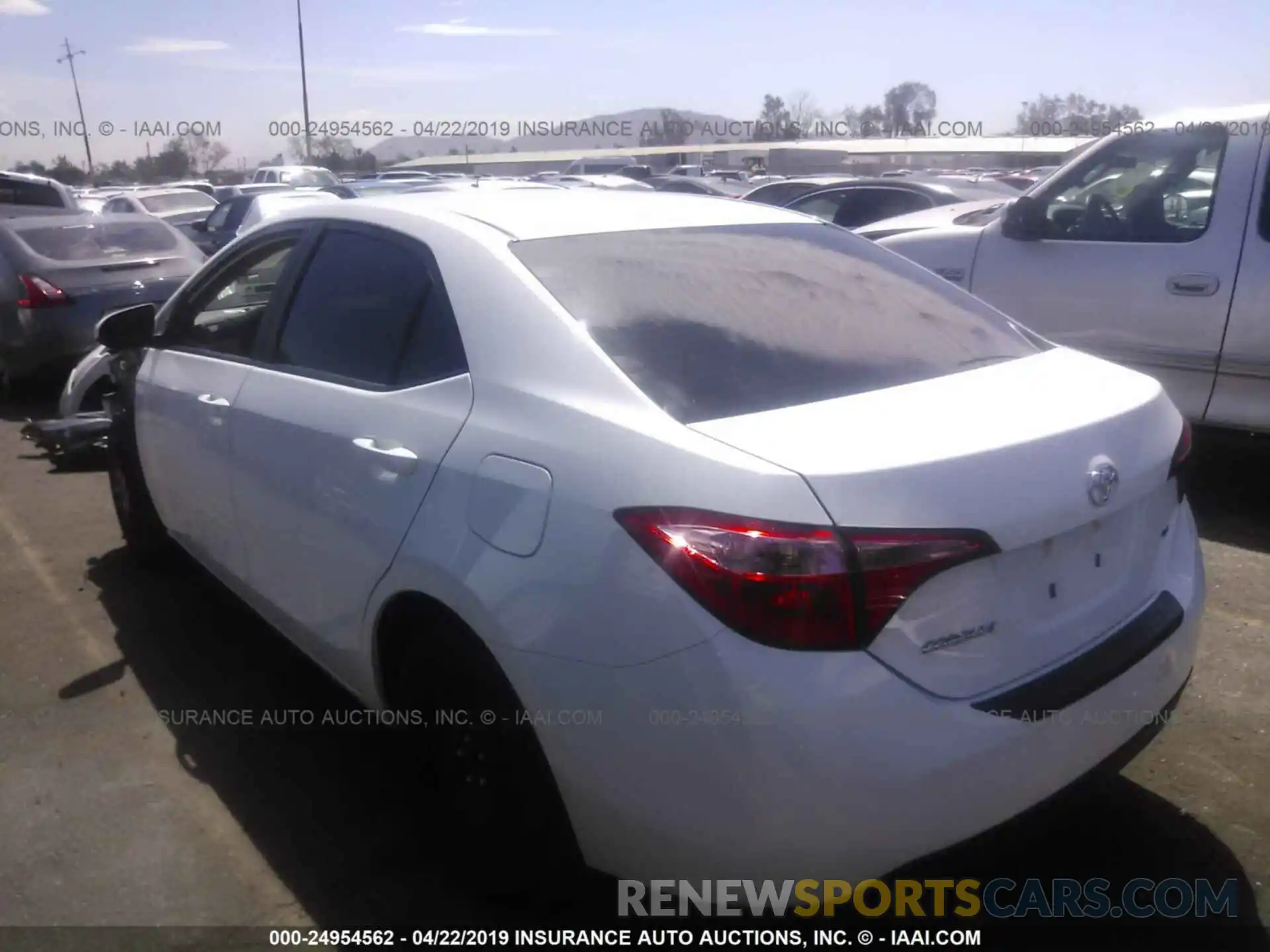 3 Photograph of a damaged car 2T1BURHE5KC151183 TOYOTA COROLLA 2019