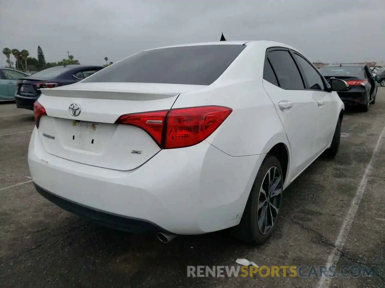 4 Photograph of a damaged car 2T1BURHE5KC152527 TOYOTA COROLLA 2019