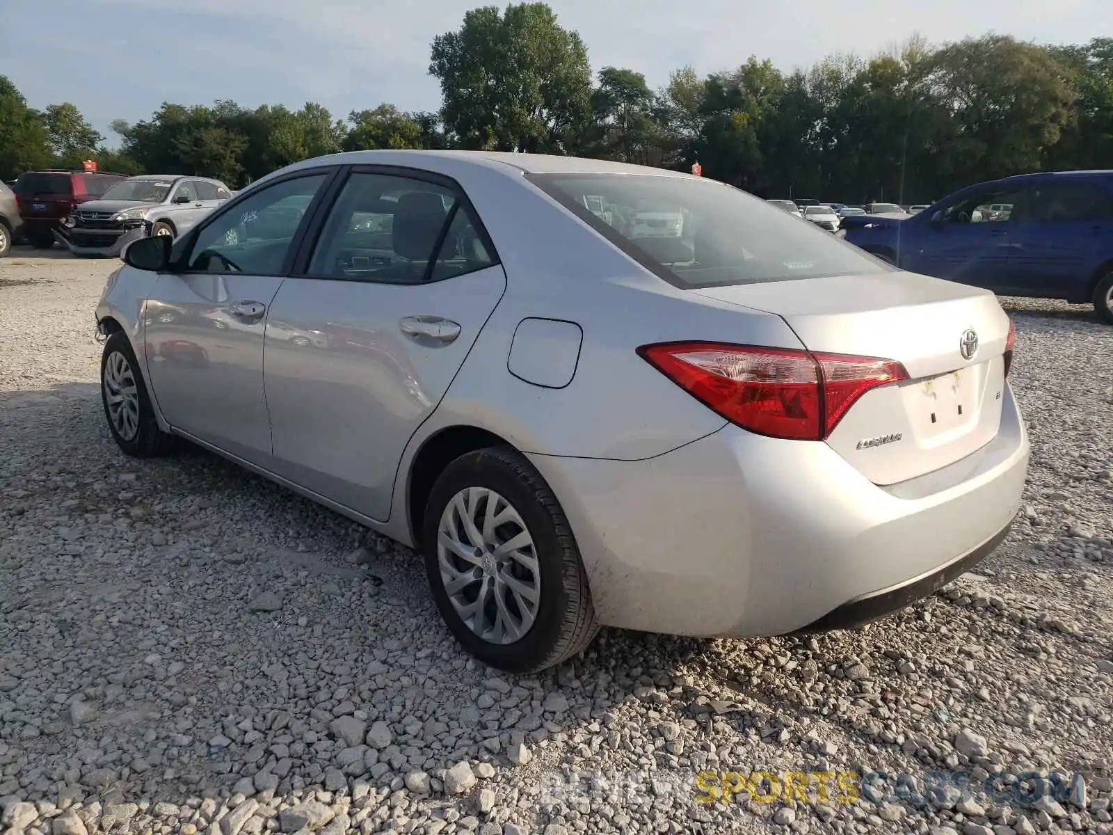 3 Photograph of a damaged car 2T1BURHE5KC152821 TOYOTA COROLLA 2019