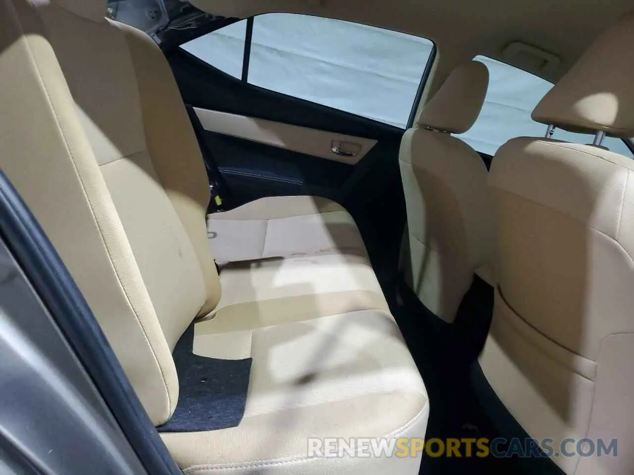 10 Photograph of a damaged car 2T1BURHE5KC162832 TOYOTA COROLLA 2019