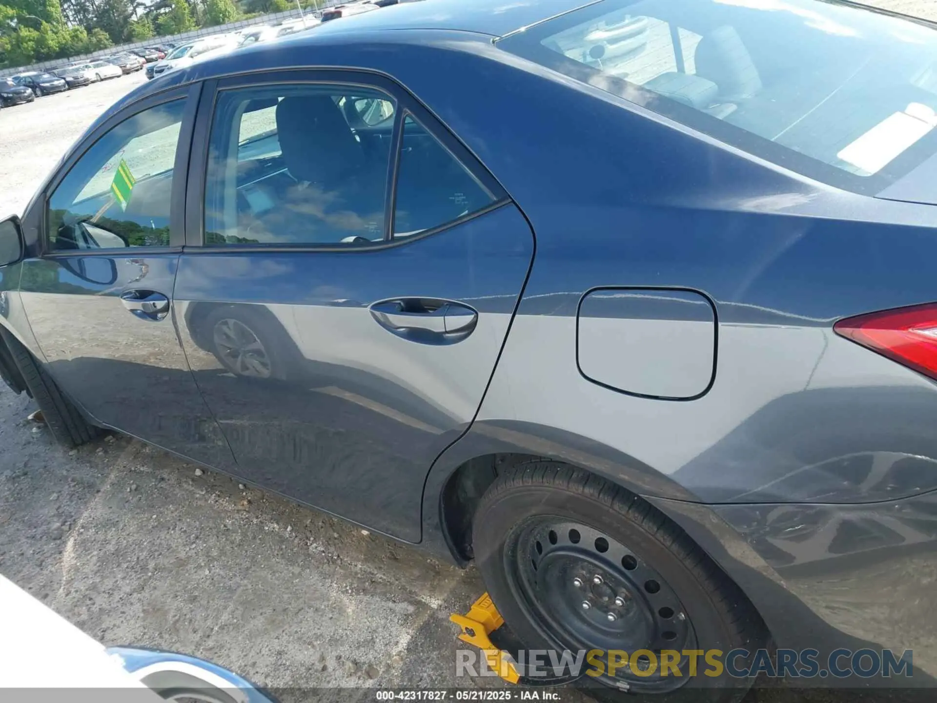 12 Photograph of a damaged car 2T1BURHE5KC168453 TOYOTA COROLLA 2019