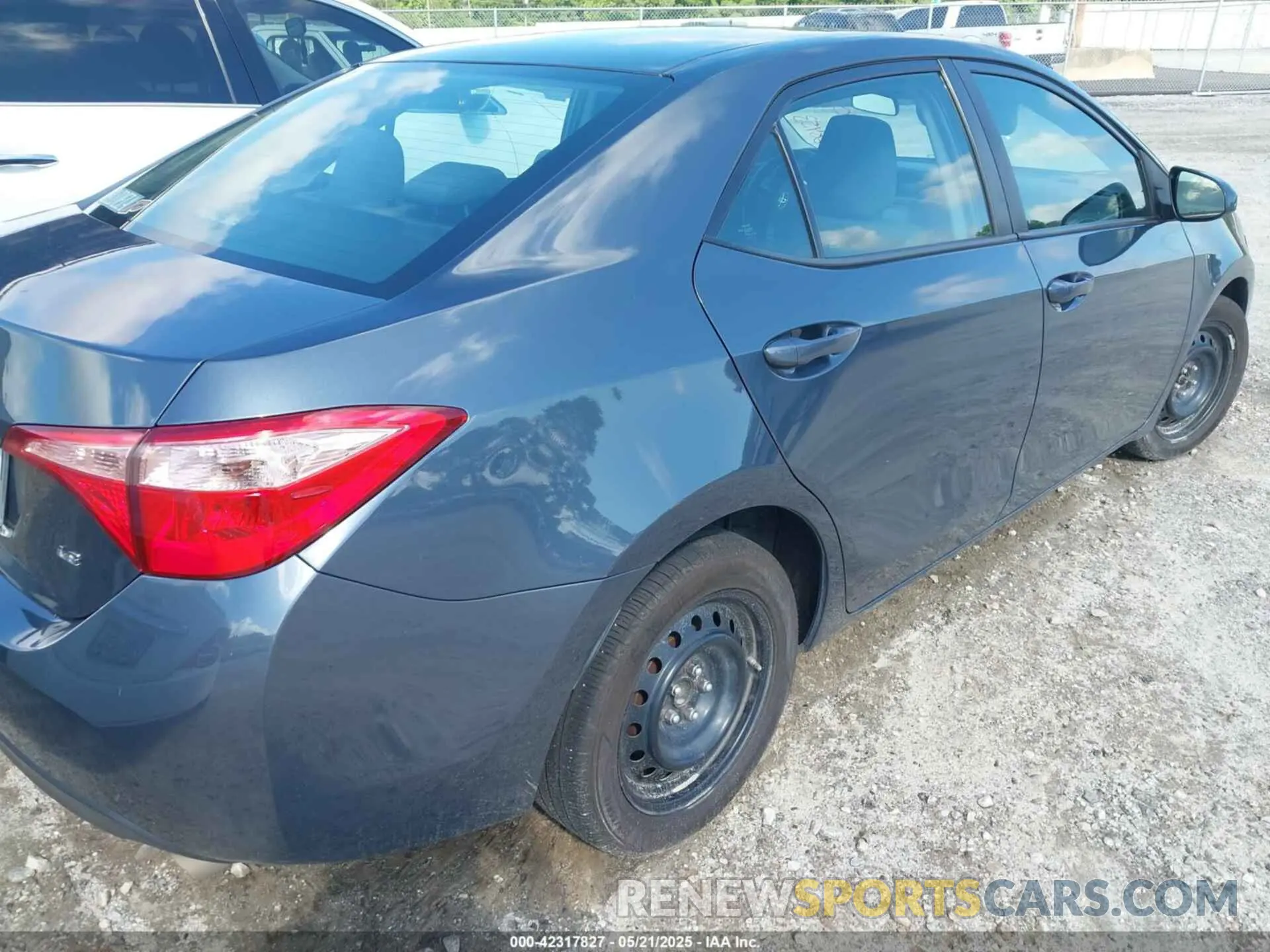 4 Photograph of a damaged car 2T1BURHE5KC168453 TOYOTA COROLLA 2019