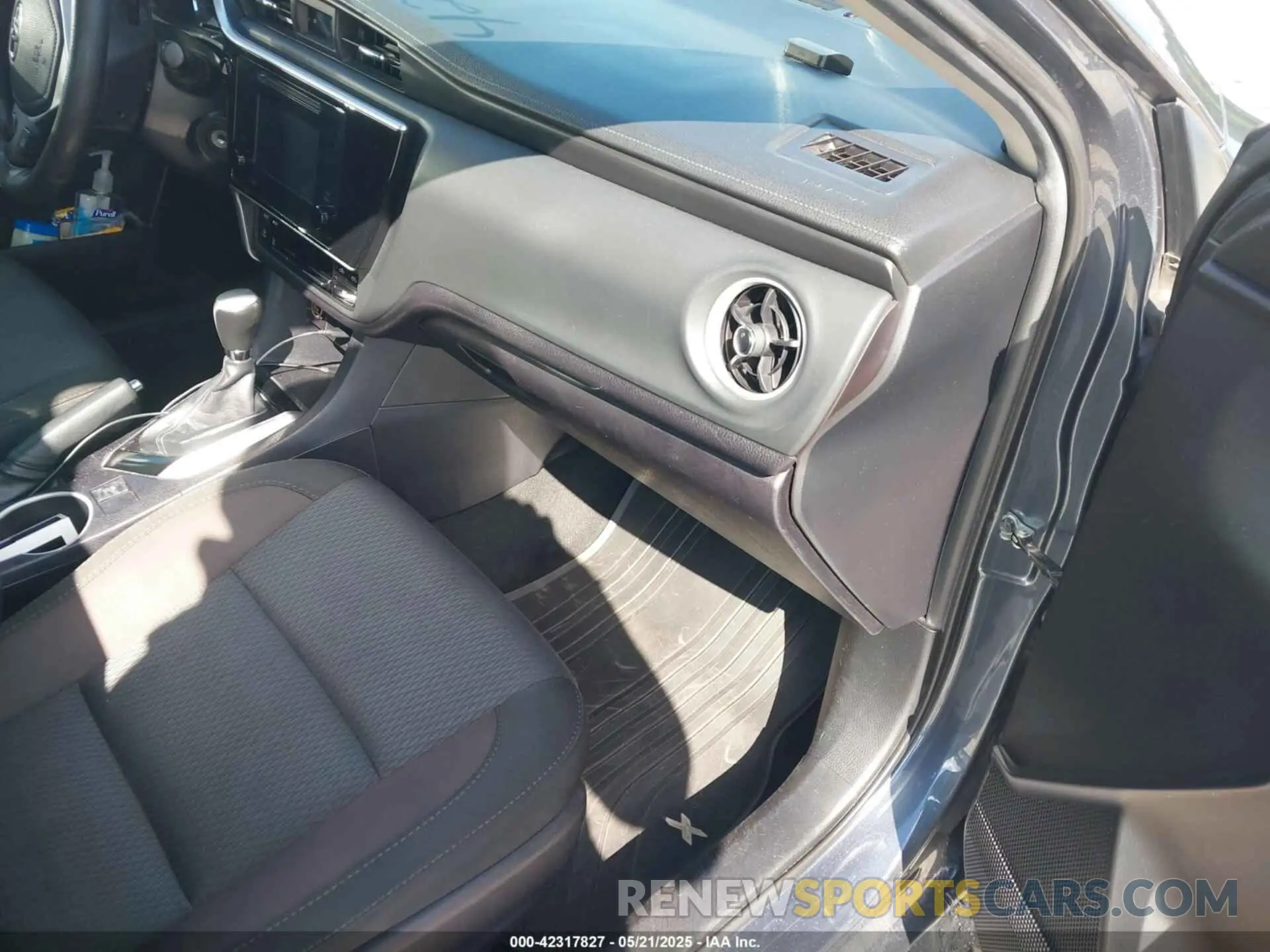 5 Photograph of a damaged car 2T1BURHE5KC168453 TOYOTA COROLLA 2019