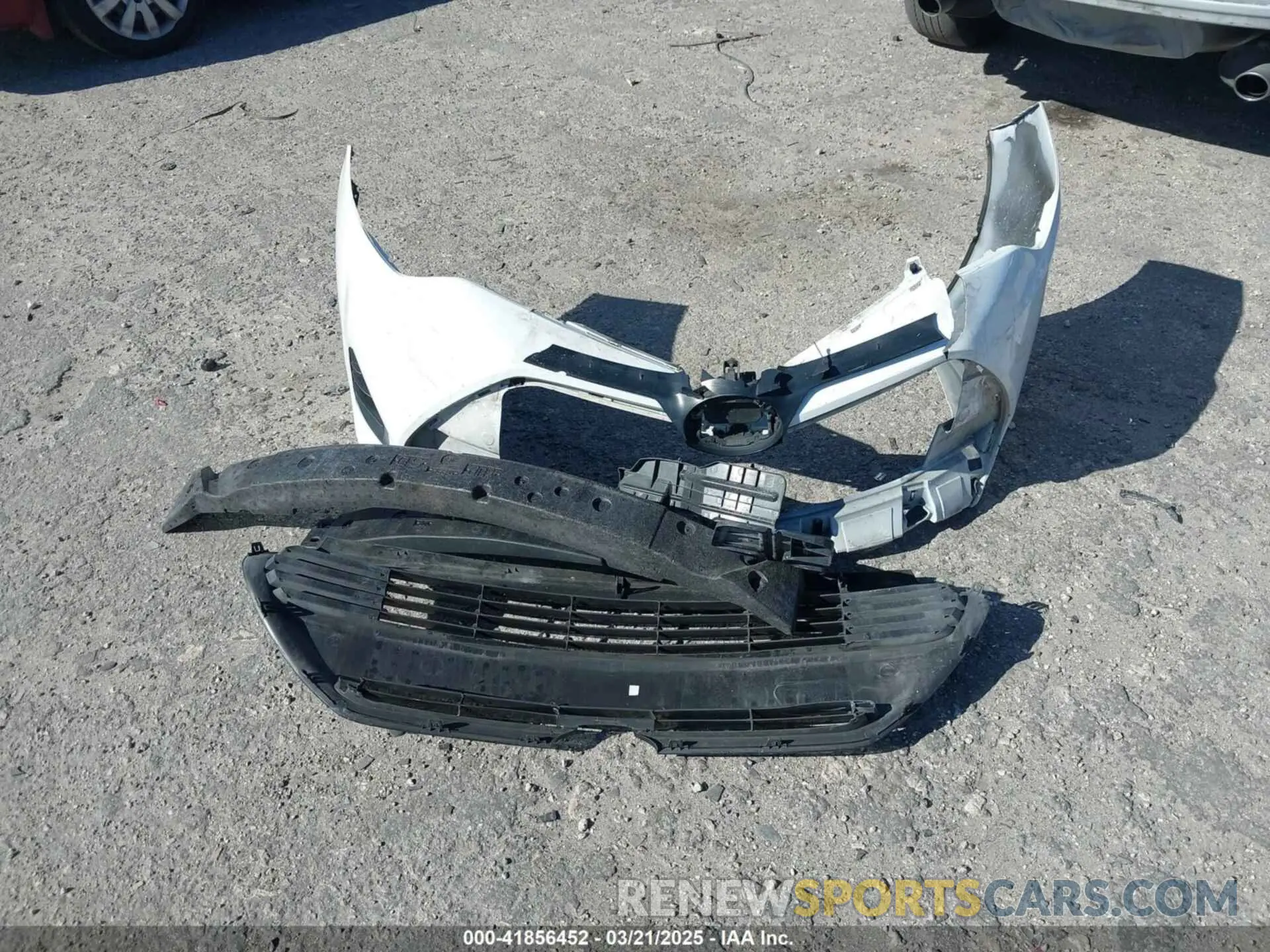 12 Photograph of a damaged car 2T1BURHE5KC169697 TOYOTA COROLLA 2019