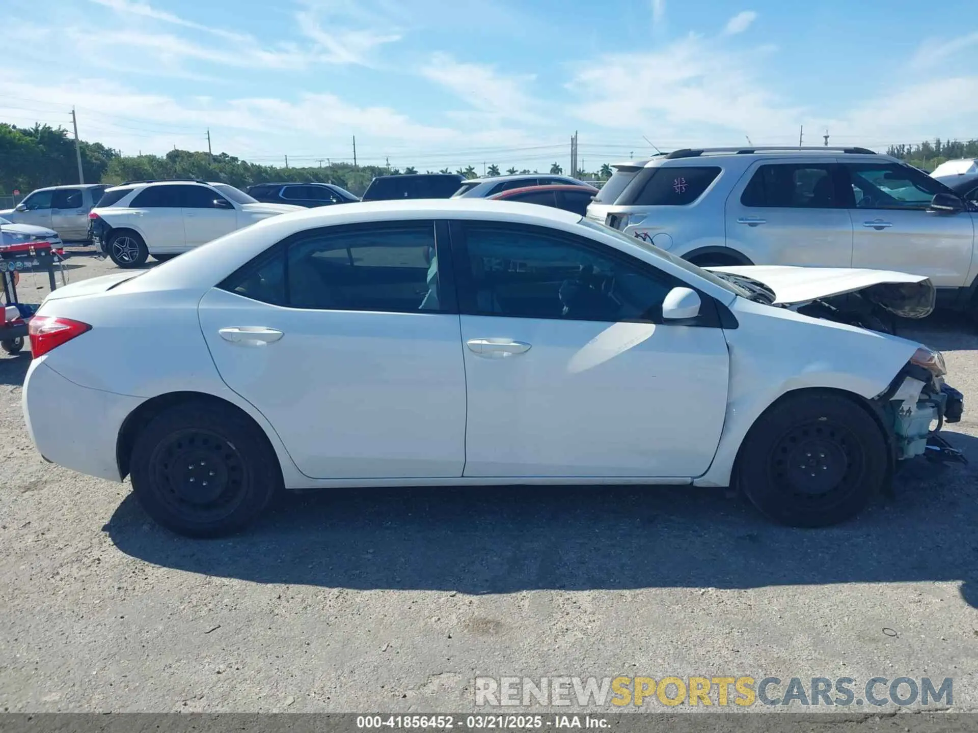 14 Photograph of a damaged car 2T1BURHE5KC169697 TOYOTA COROLLA 2019