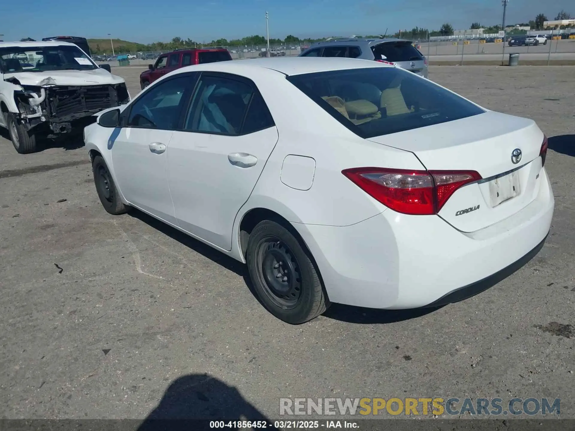 3 Photograph of a damaged car 2T1BURHE5KC169697 TOYOTA COROLLA 2019