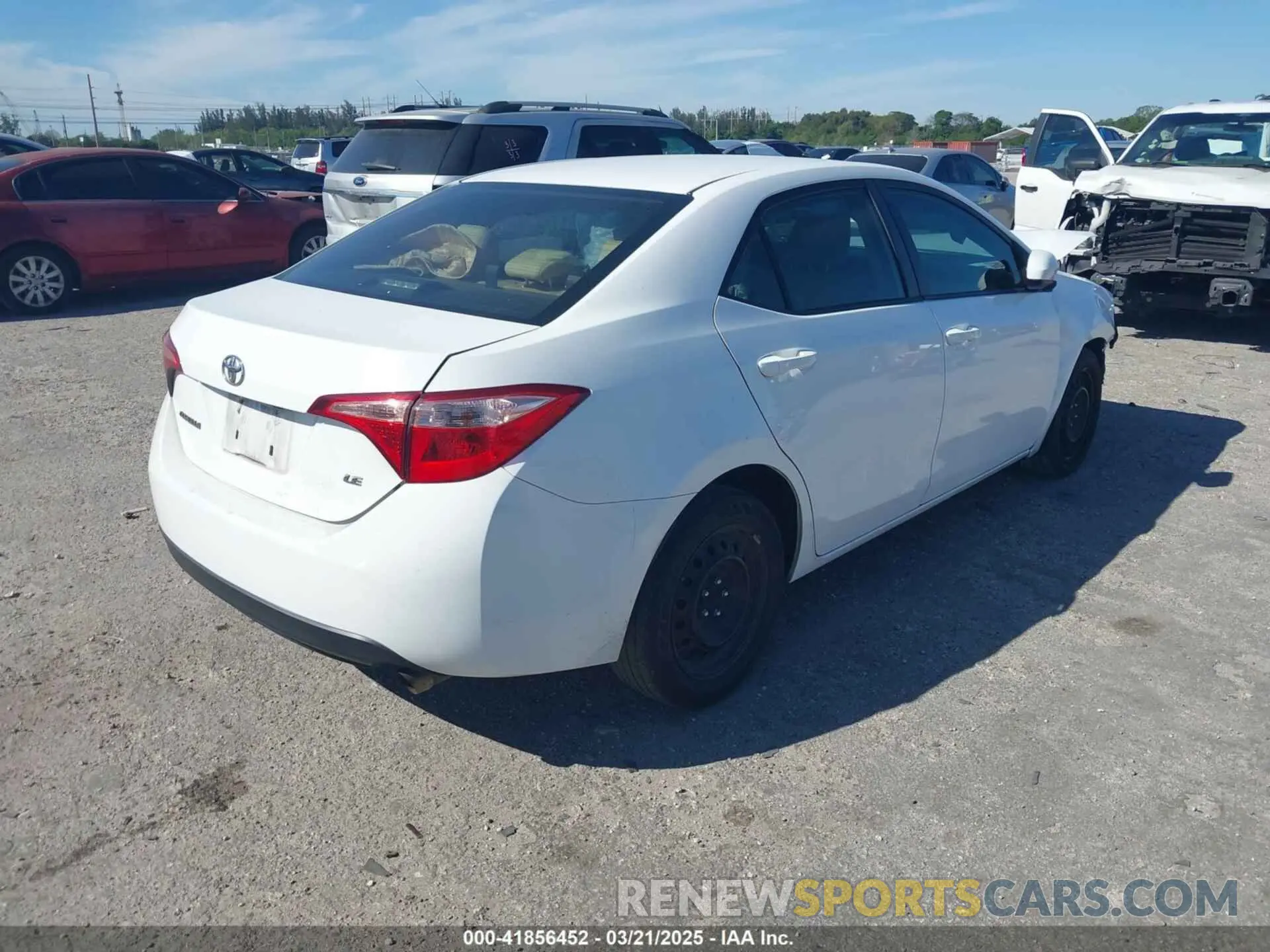4 Photograph of a damaged car 2T1BURHE5KC169697 TOYOTA COROLLA 2019