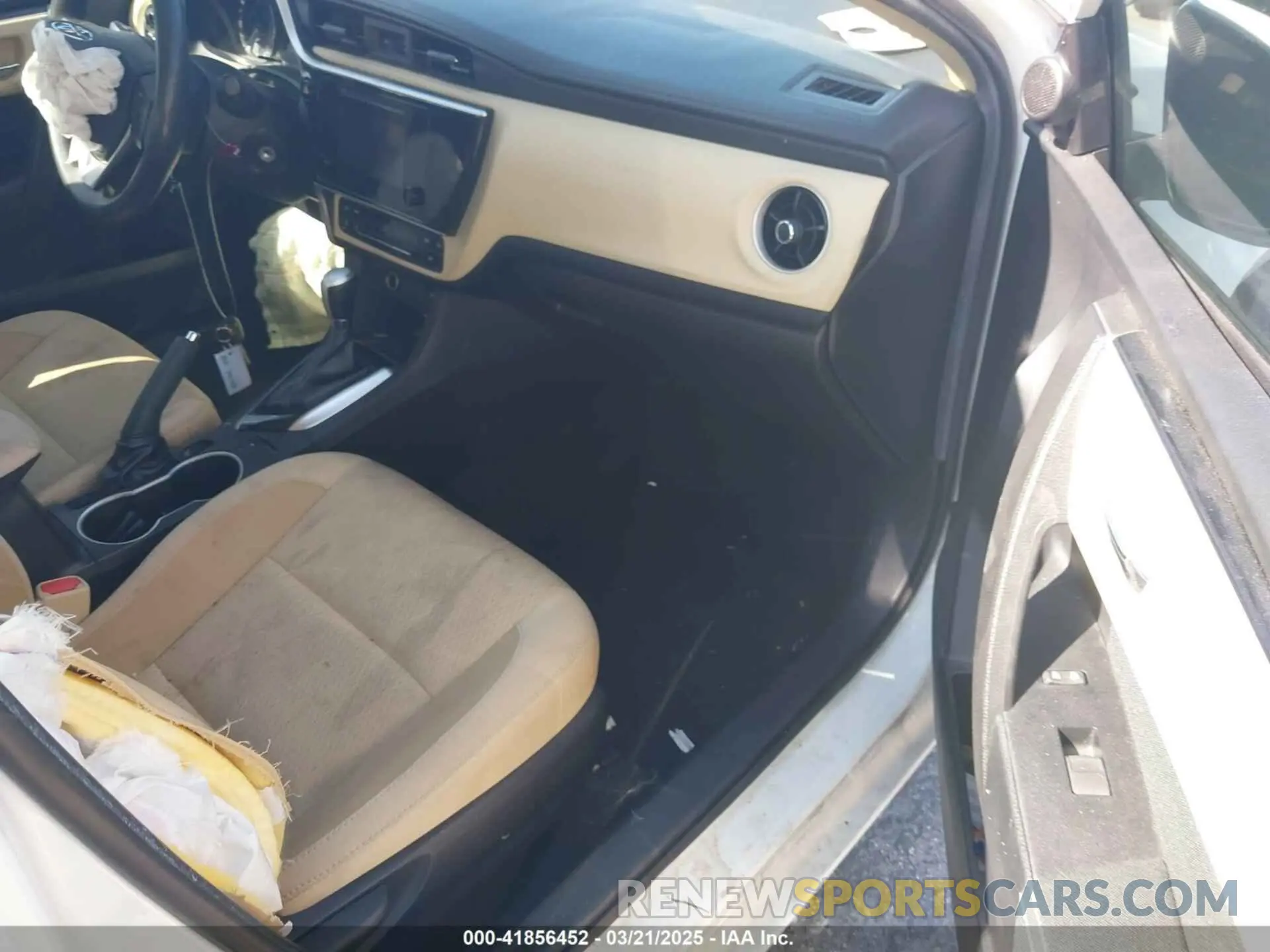5 Photograph of a damaged car 2T1BURHE5KC169697 TOYOTA COROLLA 2019