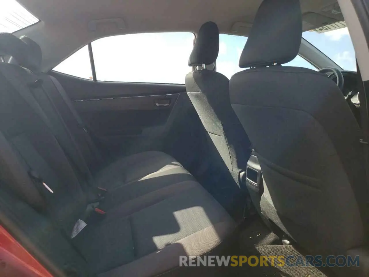 10 Photograph of a damaged car 2T1BURHE5KC180506 TOYOTA COROLLA 2019
