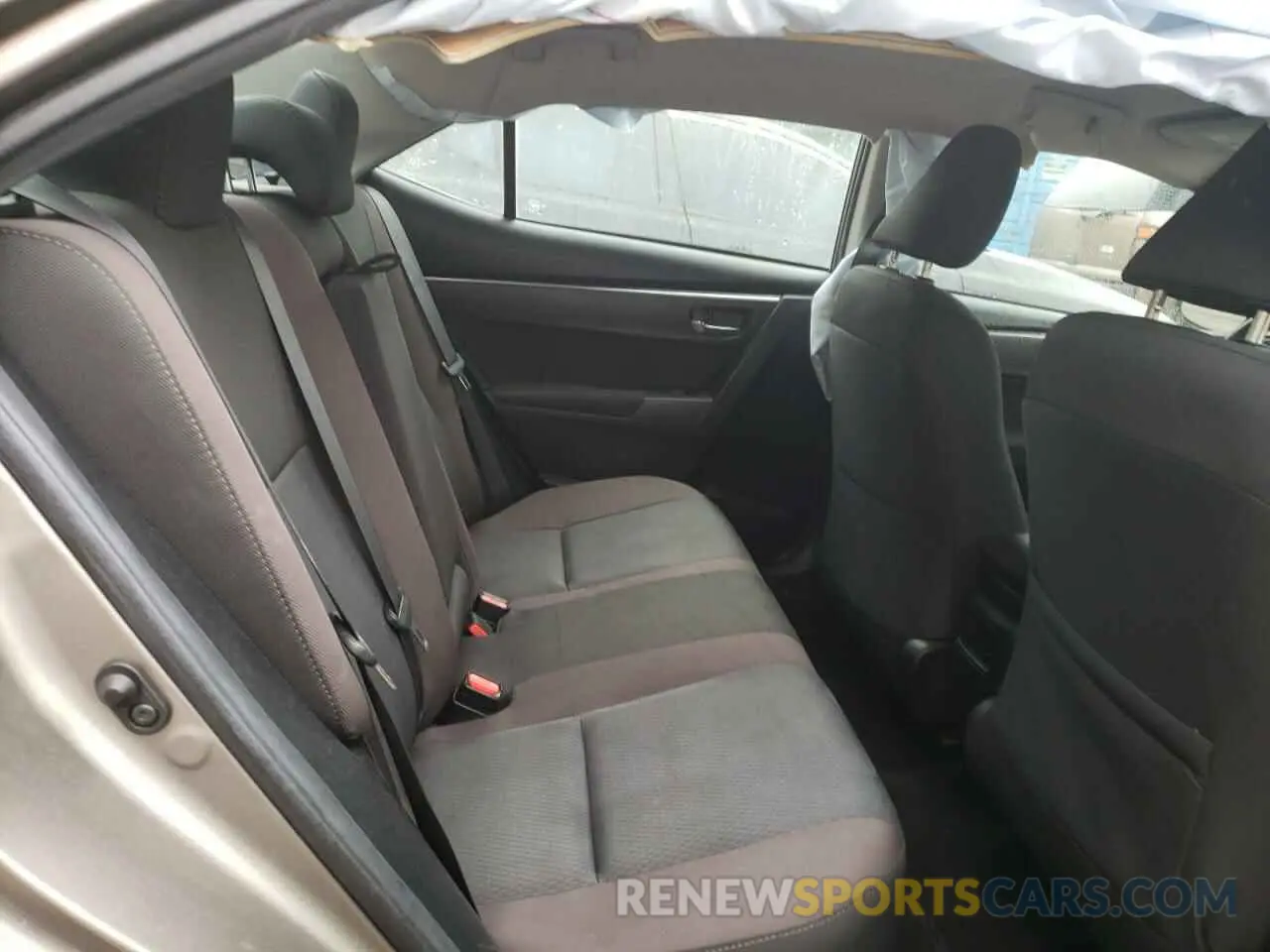 10 Photograph of a damaged car 2T1BURHE5KC181106 TOYOTA COROLLA 2019
