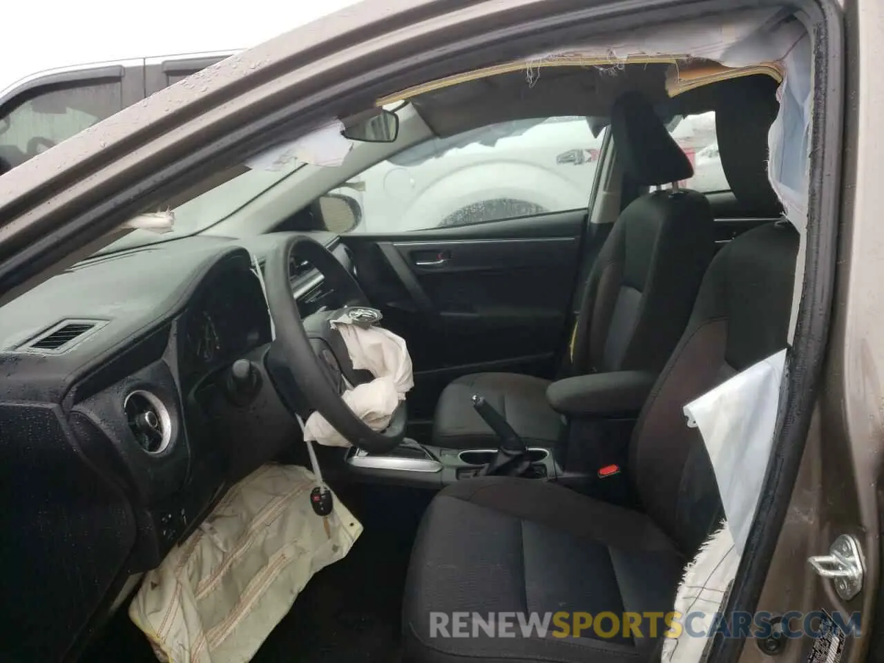 7 Photograph of a damaged car 2T1BURHE5KC181106 TOYOTA COROLLA 2019