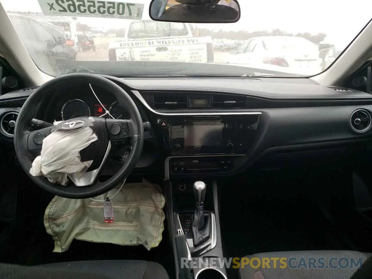 8 Photograph of a damaged car 2T1BURHE5KC181106 TOYOTA COROLLA 2019
