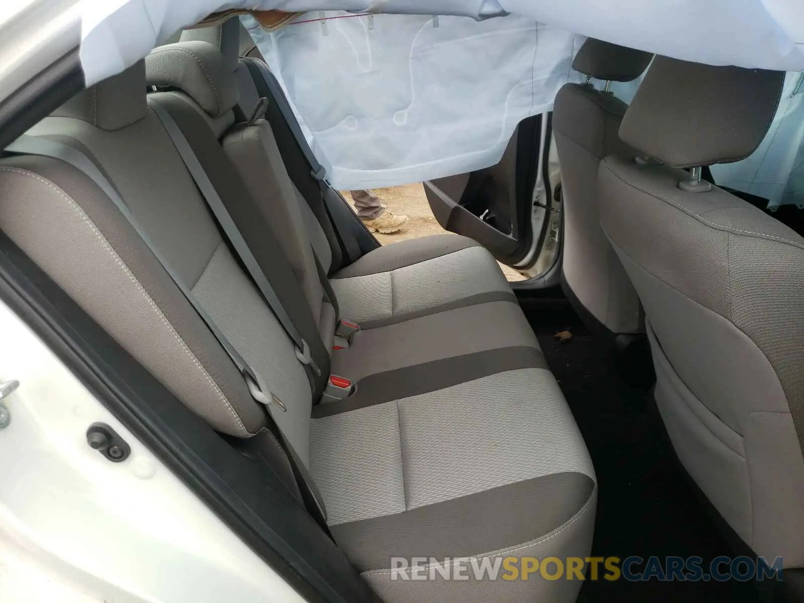 6 Photograph of a damaged car 2T1BURHE5KC181610 TOYOTA COROLLA 2019