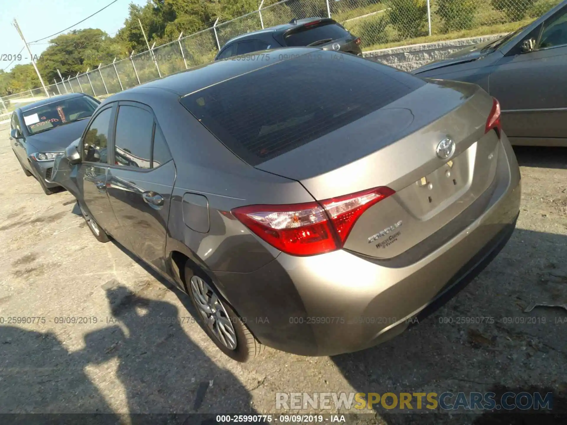 3 Photograph of a damaged car 2T1BURHE5KC183647 TOYOTA COROLLA 2019