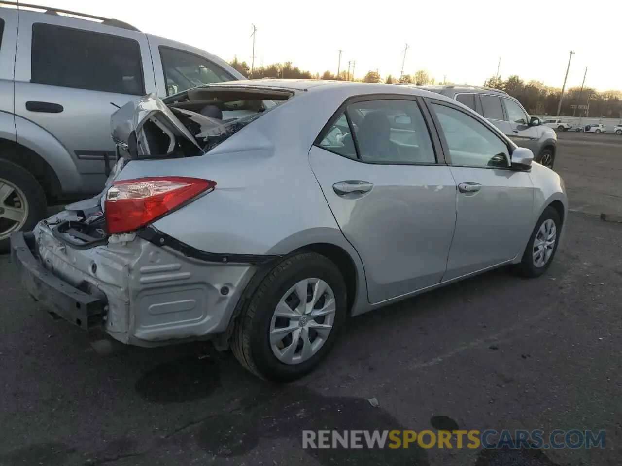 3 Photograph of a damaged car 2T1BURHE5KC183874 TOYOTA COROLLA 2019