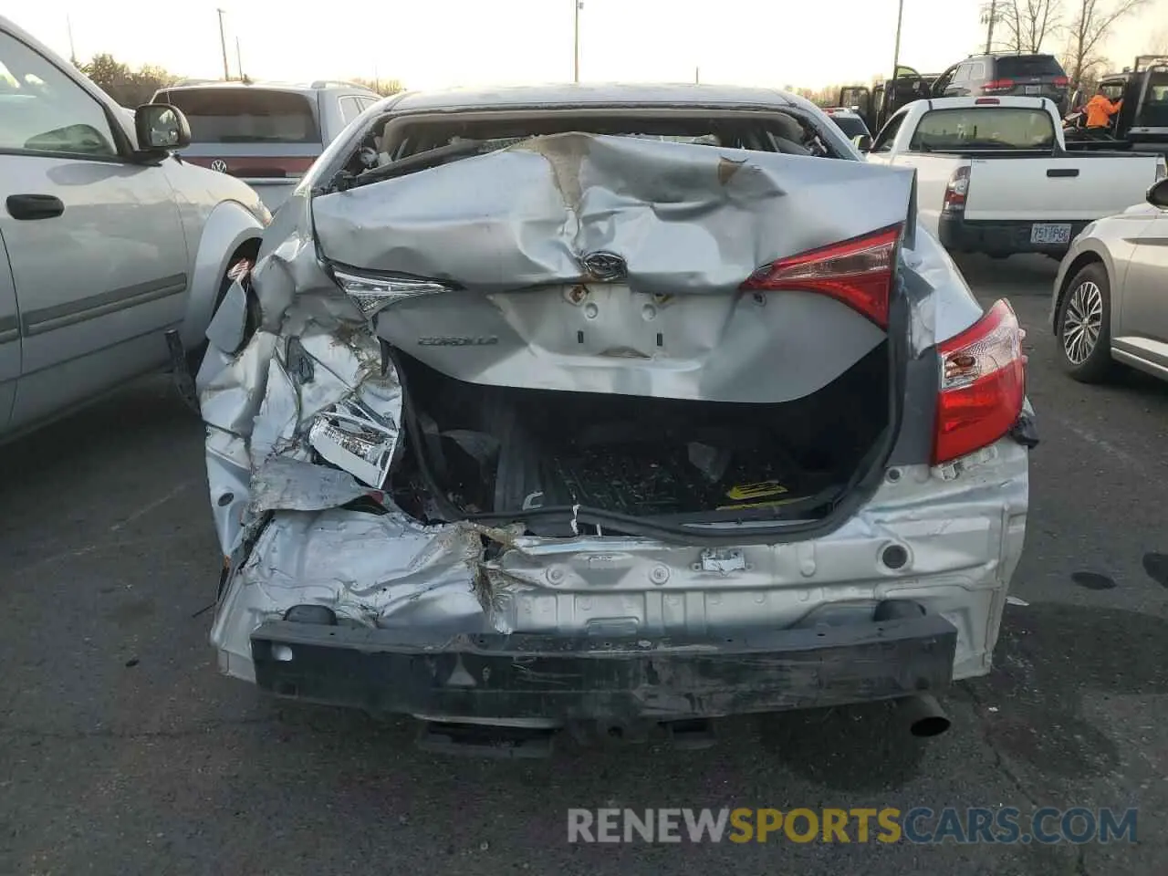6 Photograph of a damaged car 2T1BURHE5KC183874 TOYOTA COROLLA 2019