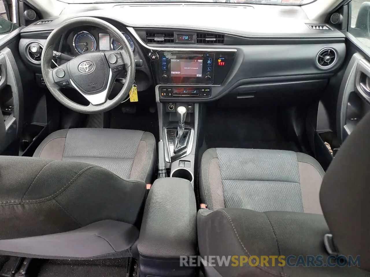 8 Photograph of a damaged car 2T1BURHE5KC184037 TOYOTA COROLLA 2019