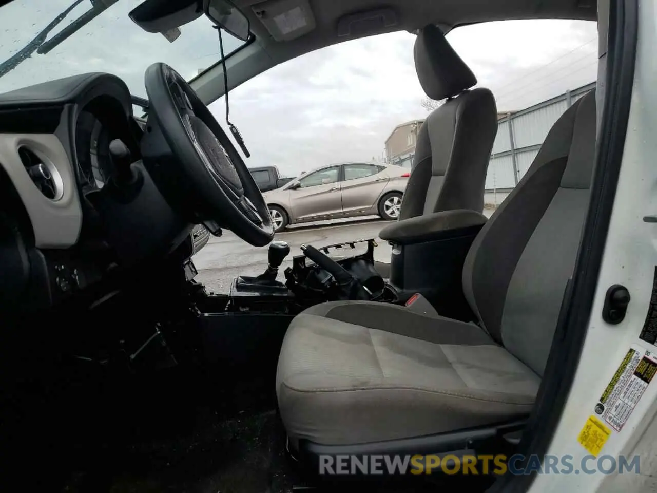 7 Photograph of a damaged car 2T1BURHE5KC192994 TOYOTA COROLLA 2019