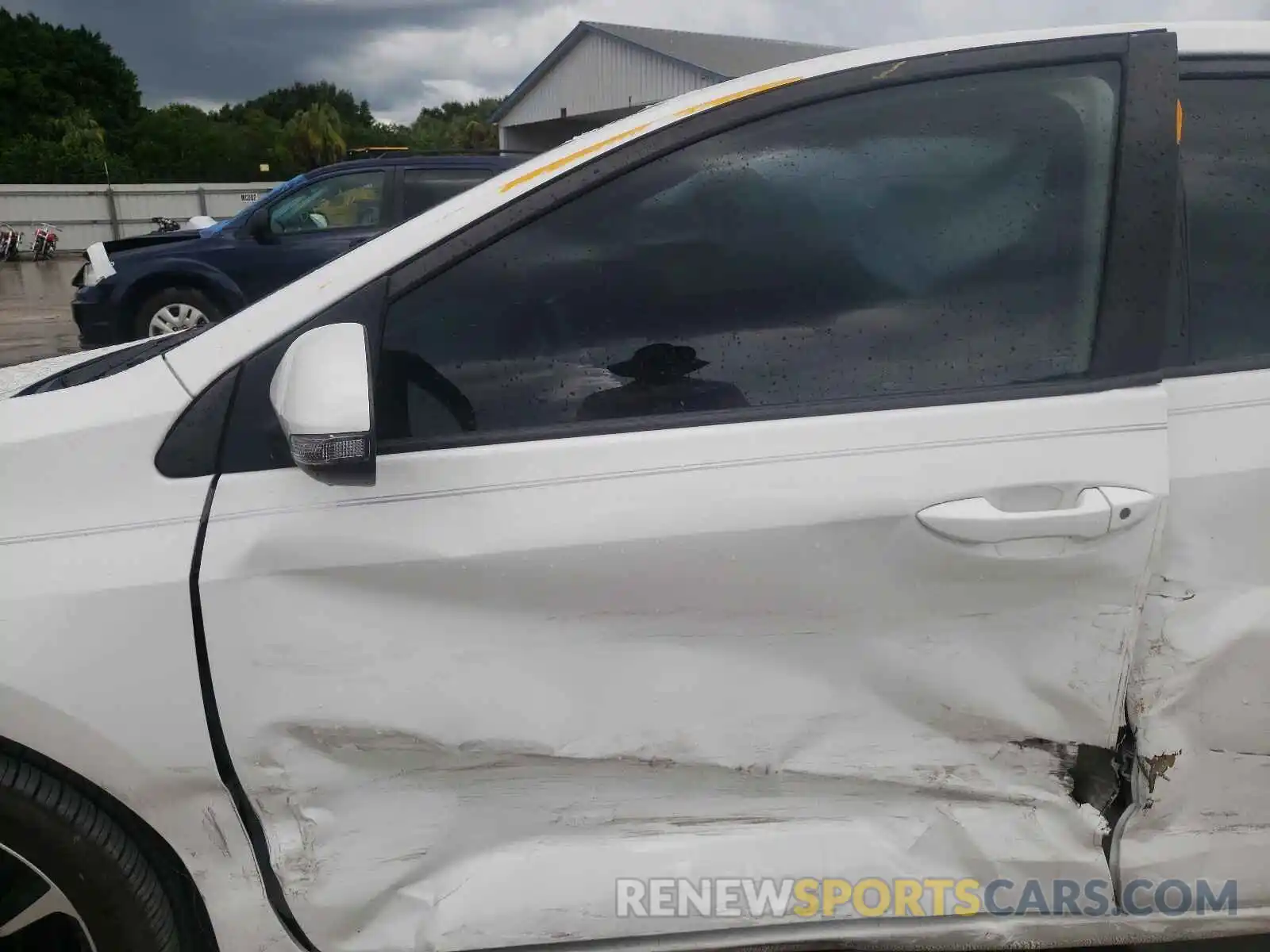 10 Photograph of a damaged car 2T1BURHE5KC202309 TOYOTA COROLLA 2019