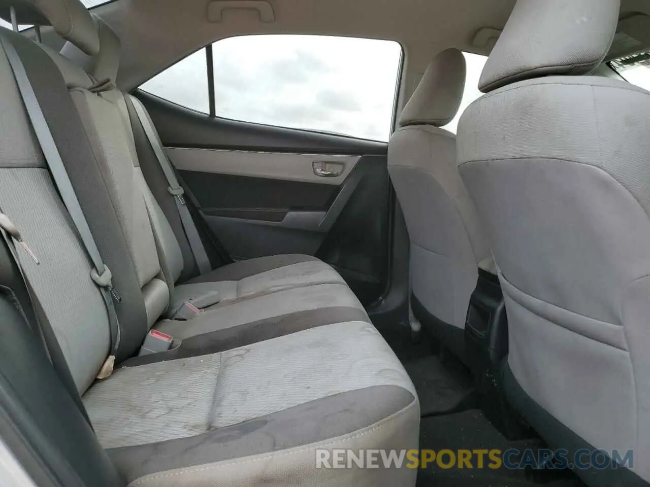 10 Photograph of a damaged car 2T1BURHE5KC203413 TOYOTA COROLLA 2019