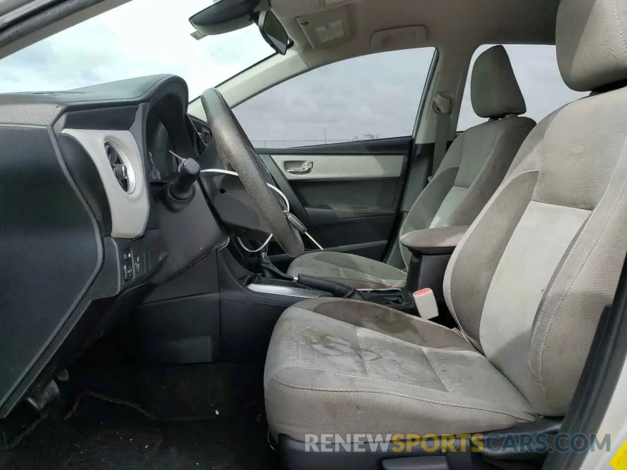 7 Photograph of a damaged car 2T1BURHE5KC203413 TOYOTA COROLLA 2019