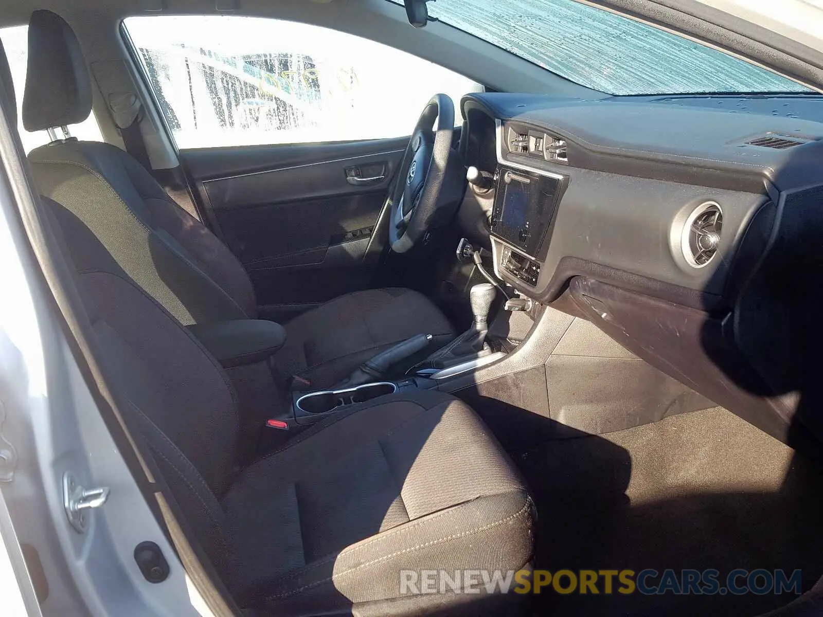5 Photograph of a damaged car 2T1BURHE5KC203475 TOYOTA COROLLA 2019