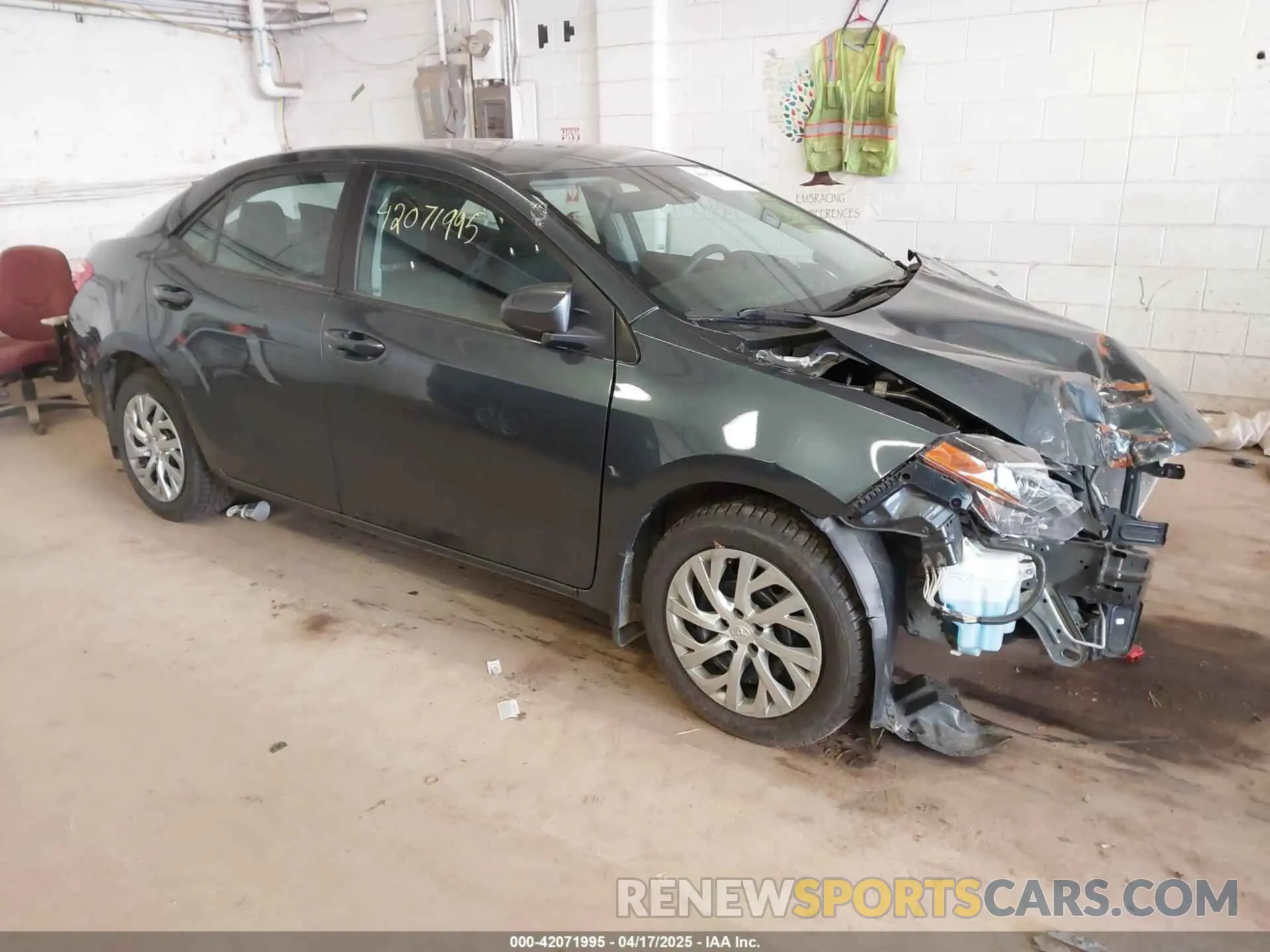 1 Photograph of a damaged car 2T1BURHE5KC211768 TOYOTA COROLLA 2019