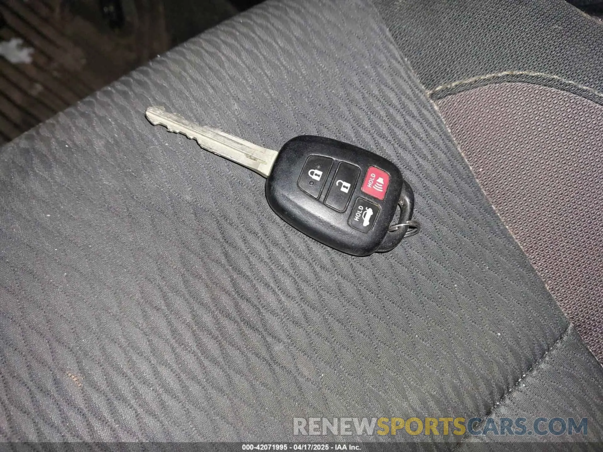 11 Photograph of a damaged car 2T1BURHE5KC211768 TOYOTA COROLLA 2019