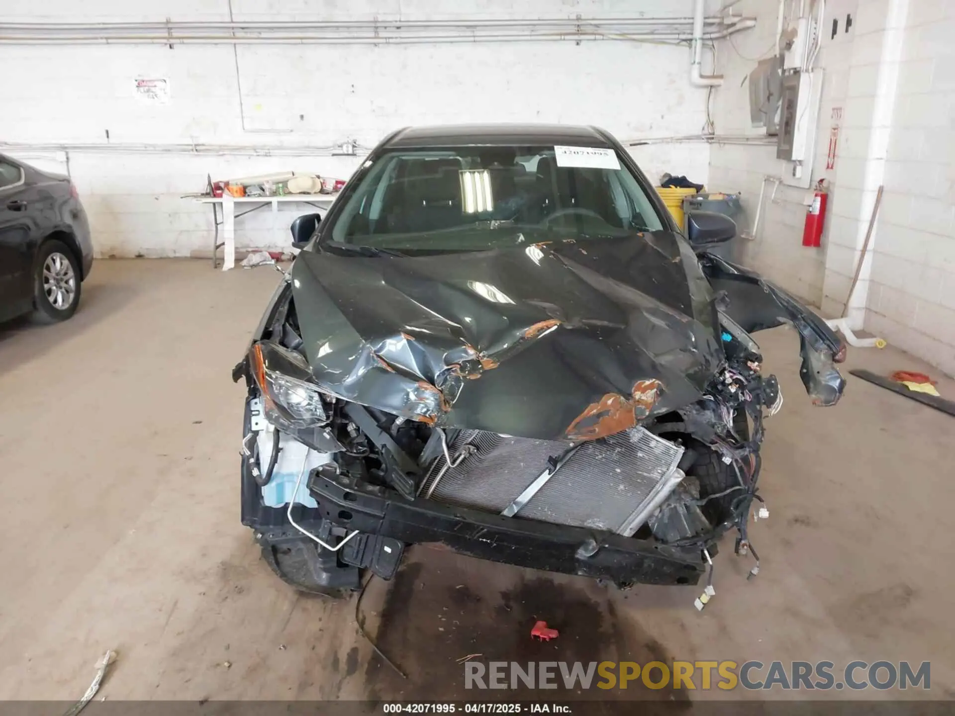 13 Photograph of a damaged car 2T1BURHE5KC211768 TOYOTA COROLLA 2019