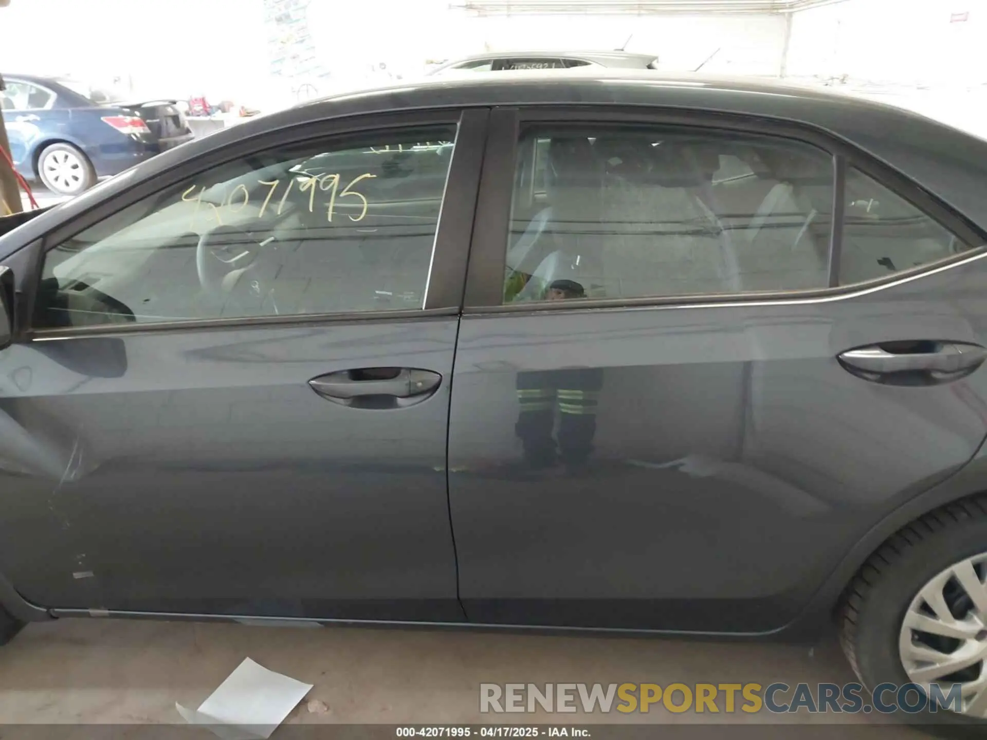 15 Photograph of a damaged car 2T1BURHE5KC211768 TOYOTA COROLLA 2019