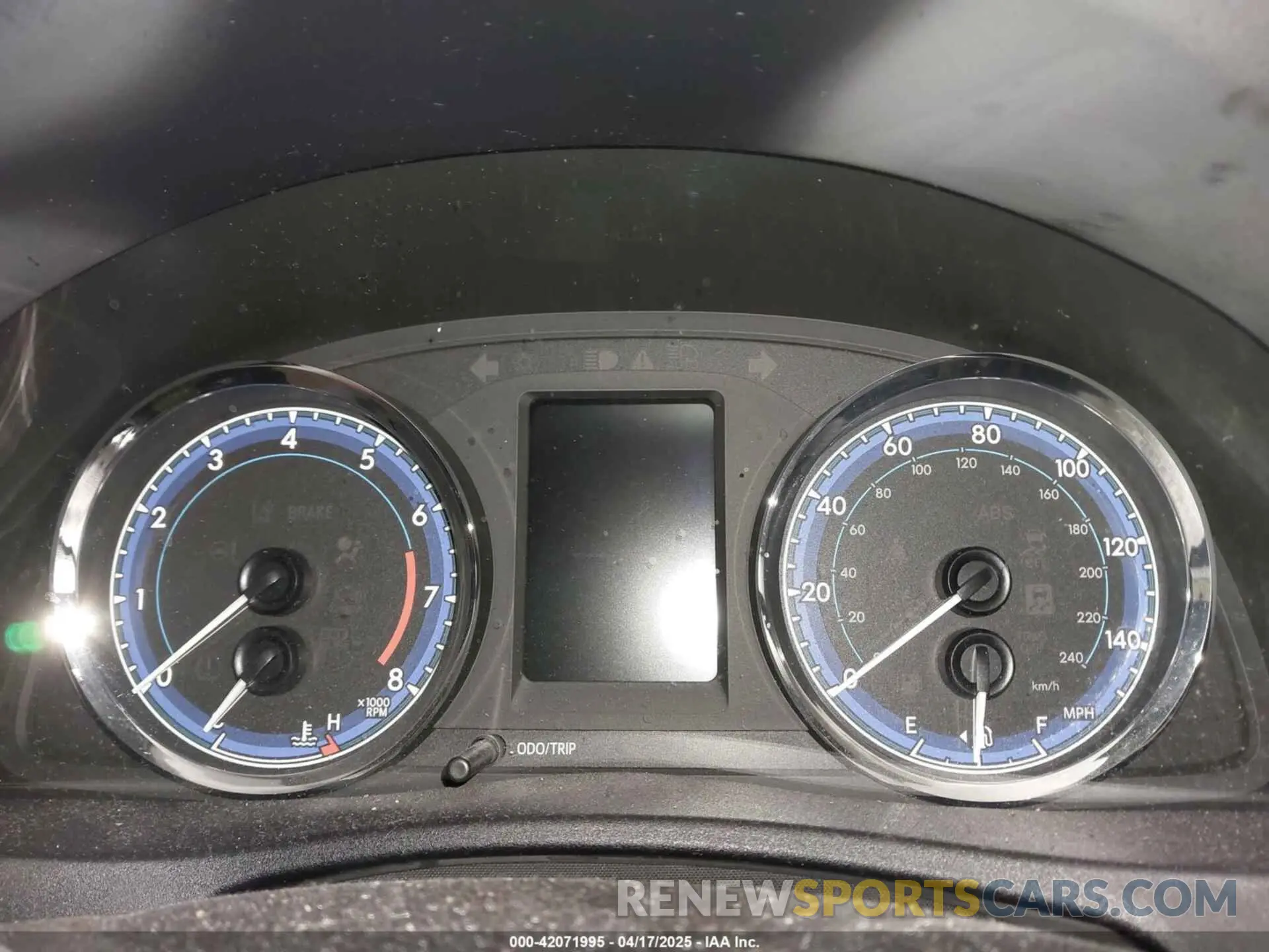 16 Photograph of a damaged car 2T1BURHE5KC211768 TOYOTA COROLLA 2019