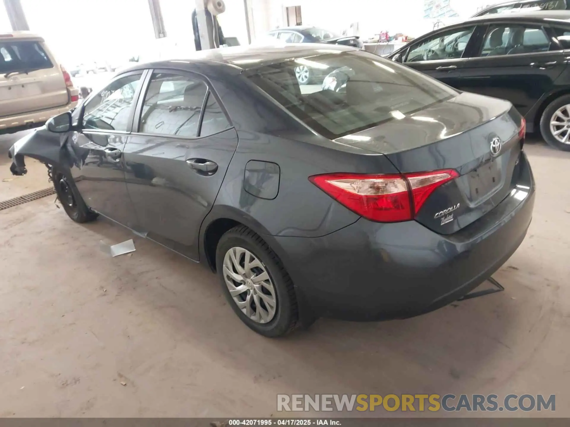 3 Photograph of a damaged car 2T1BURHE5KC211768 TOYOTA COROLLA 2019