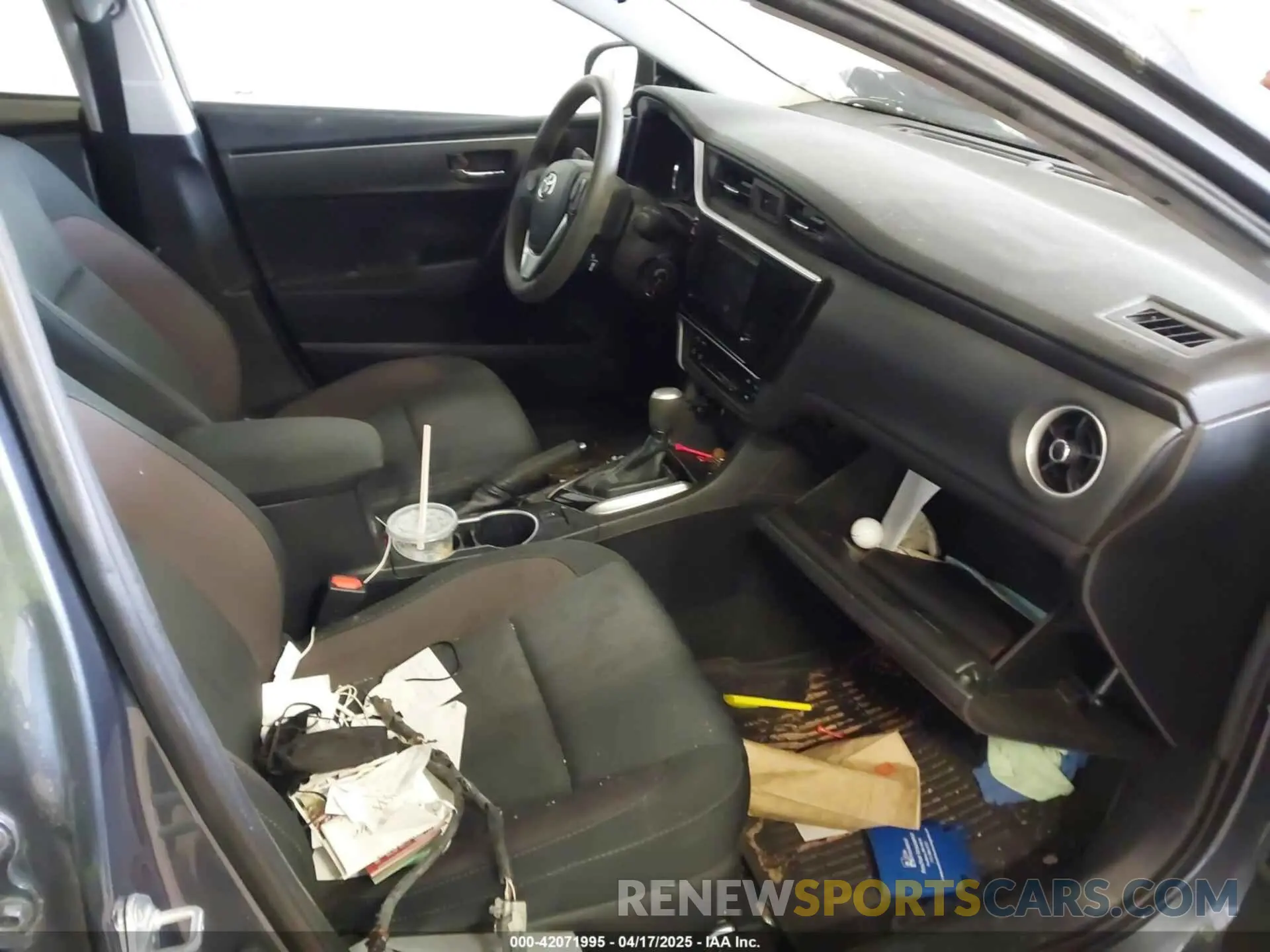 5 Photograph of a damaged car 2T1BURHE5KC211768 TOYOTA COROLLA 2019