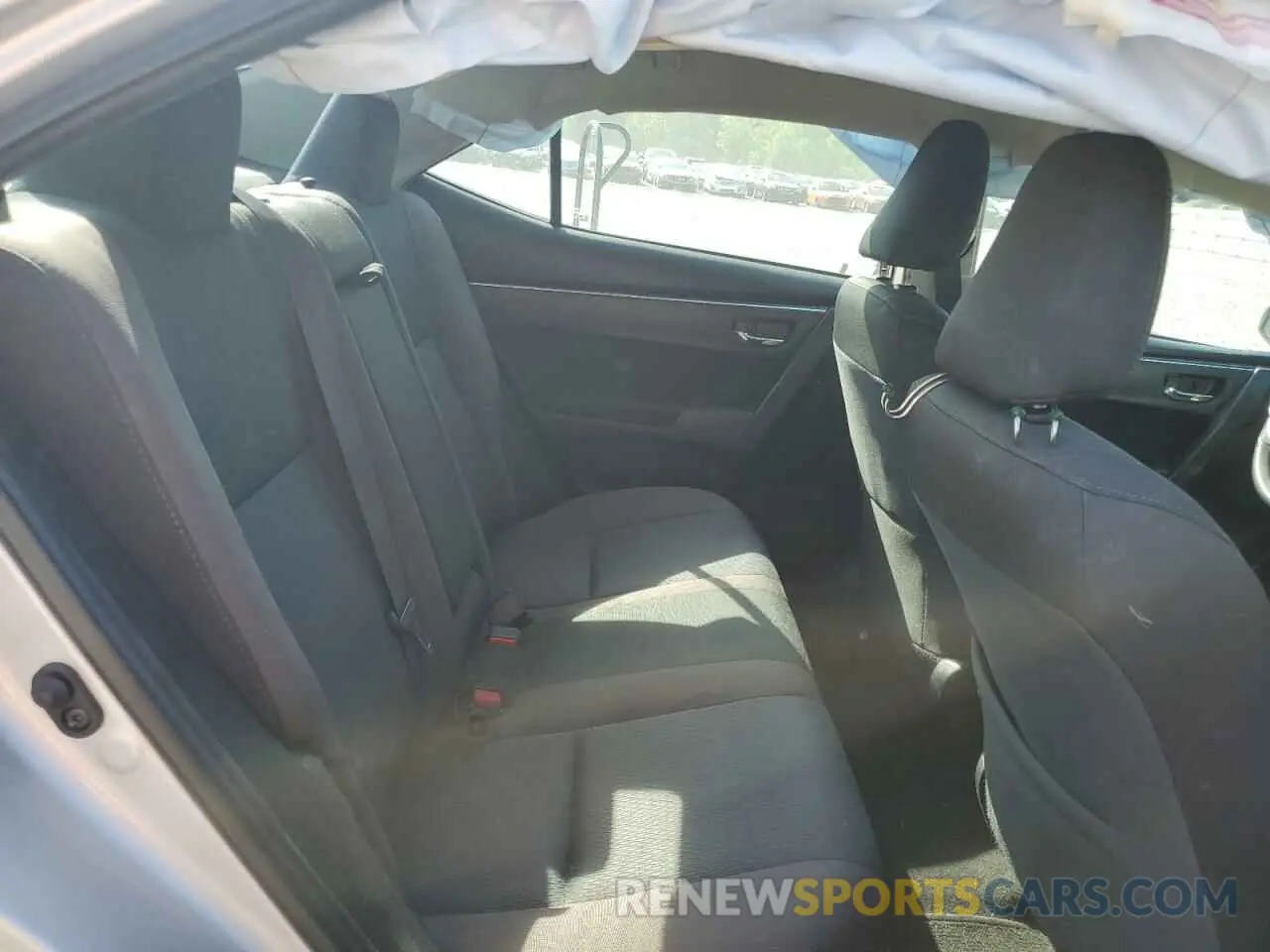 10 Photograph of a damaged car 2T1BURHE5KC219319 TOYOTA COROLLA 2019