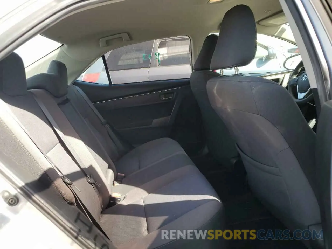 10 Photograph of a damaged car 2T1BURHE5KC225959 TOYOTA COROLLA 2019