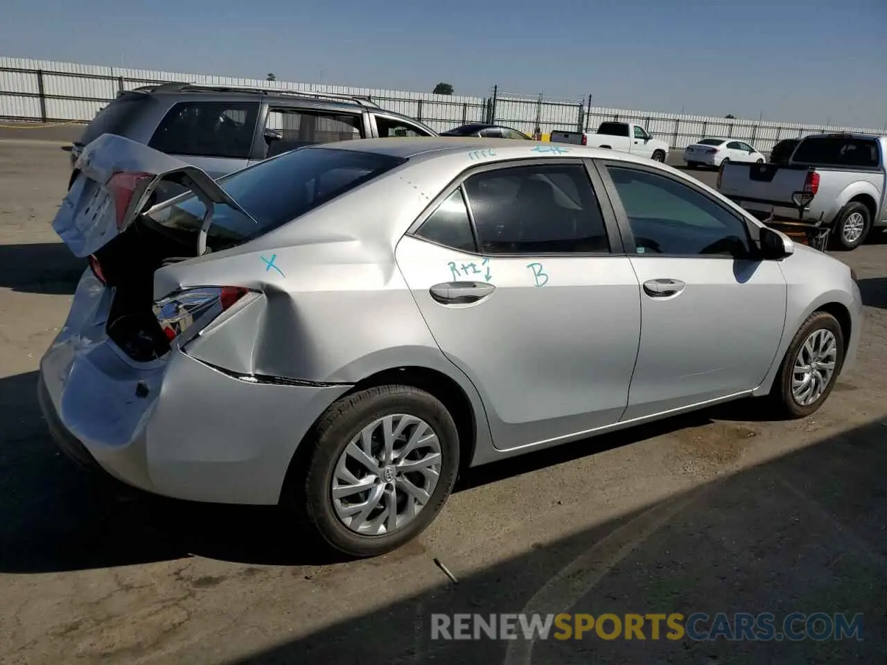 3 Photograph of a damaged car 2T1BURHE5KC225959 TOYOTA COROLLA 2019
