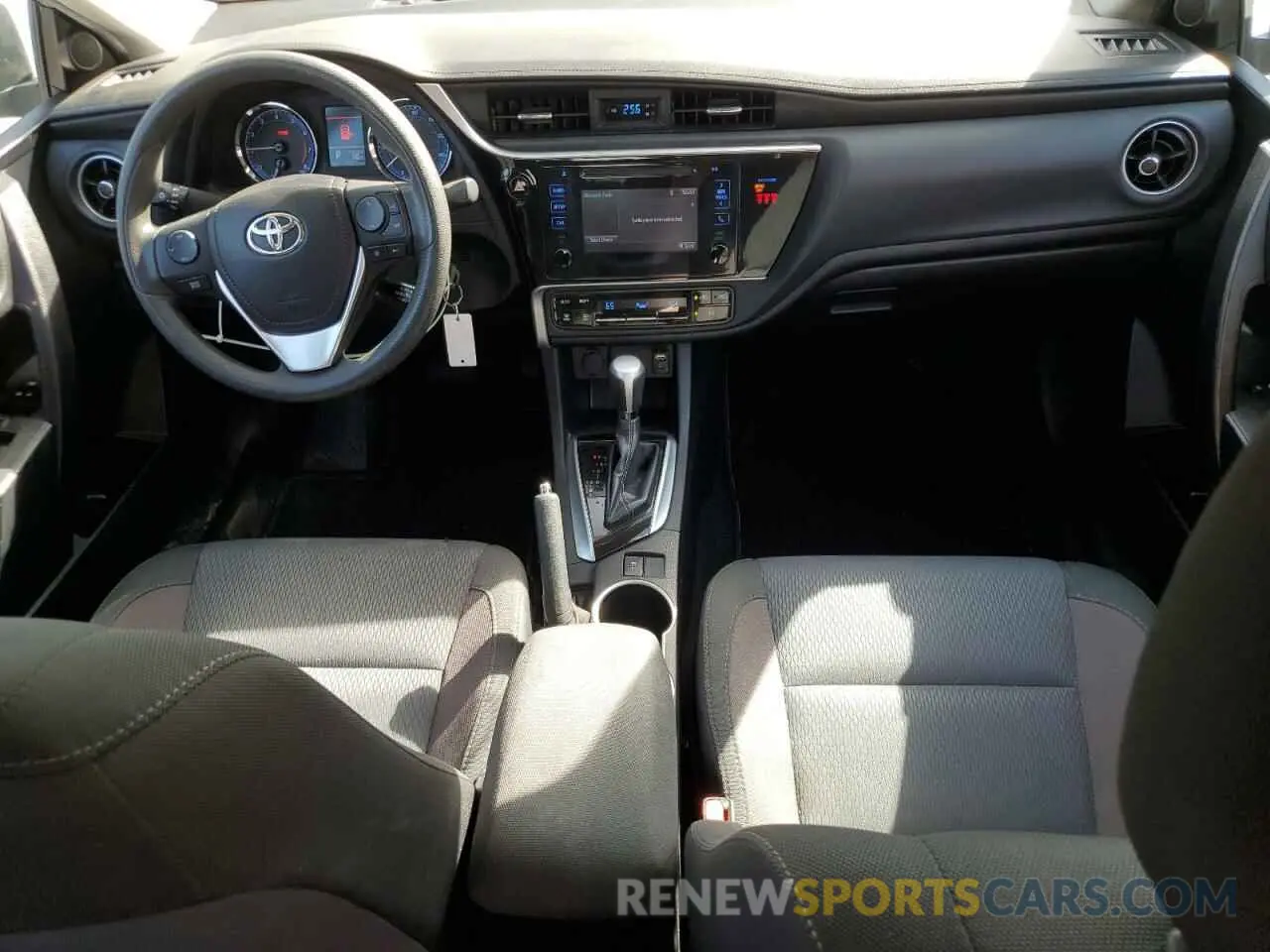 8 Photograph of a damaged car 2T1BURHE5KC225959 TOYOTA COROLLA 2019