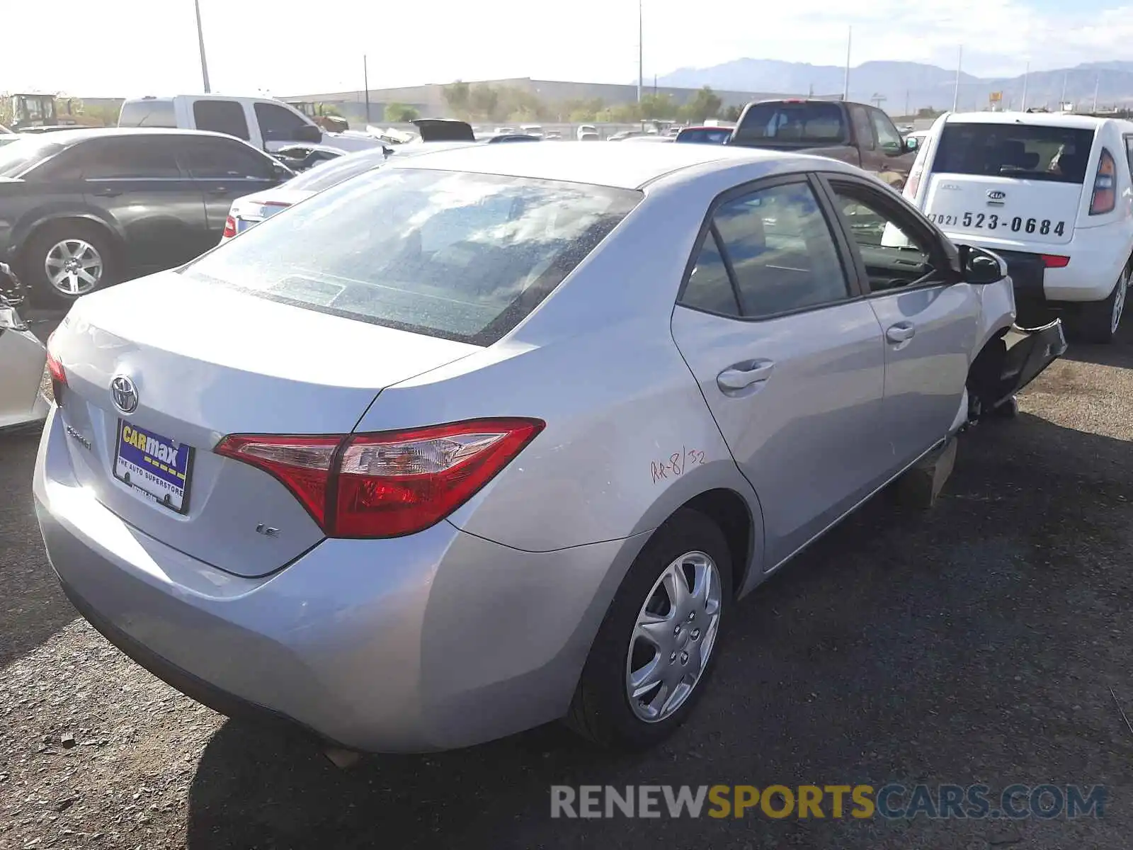 4 Photograph of a damaged car 2T1BURHE5KC230952 TOYOTA COROLLA 2019