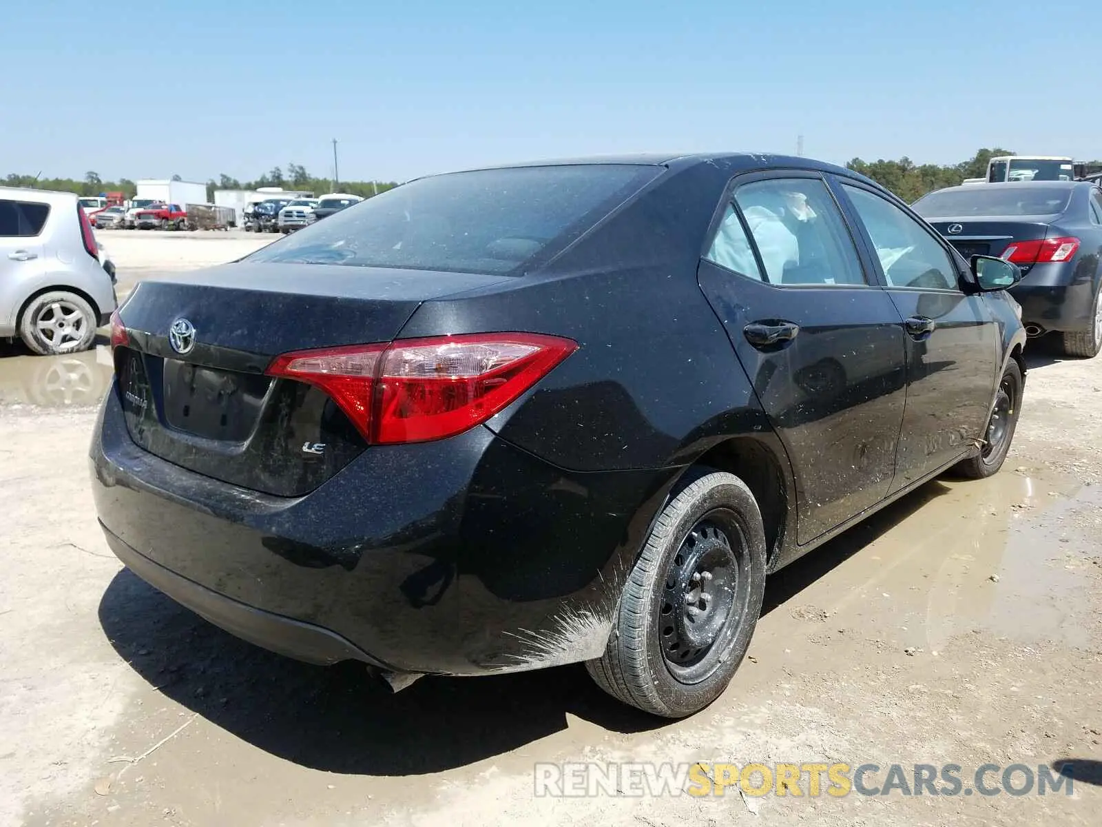 4 Photograph of a damaged car 2T1BURHE5KC233320 TOYOTA COROLLA 2019
