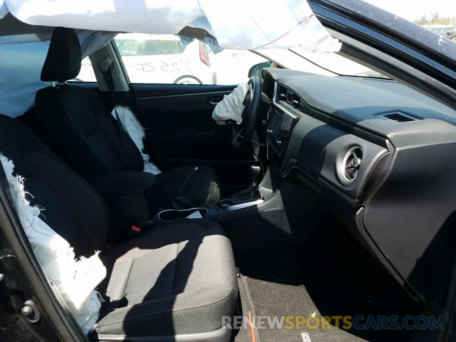 5 Photograph of a damaged car 2T1BURHE5KC233320 TOYOTA COROLLA 2019