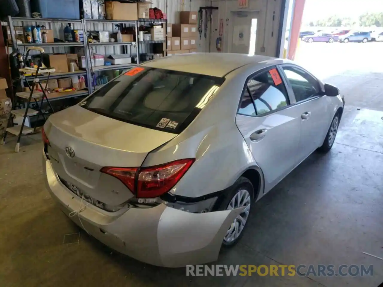 4 Photograph of a damaged car 2T1BURHE5KC233625 TOYOTA COROLLA 2019