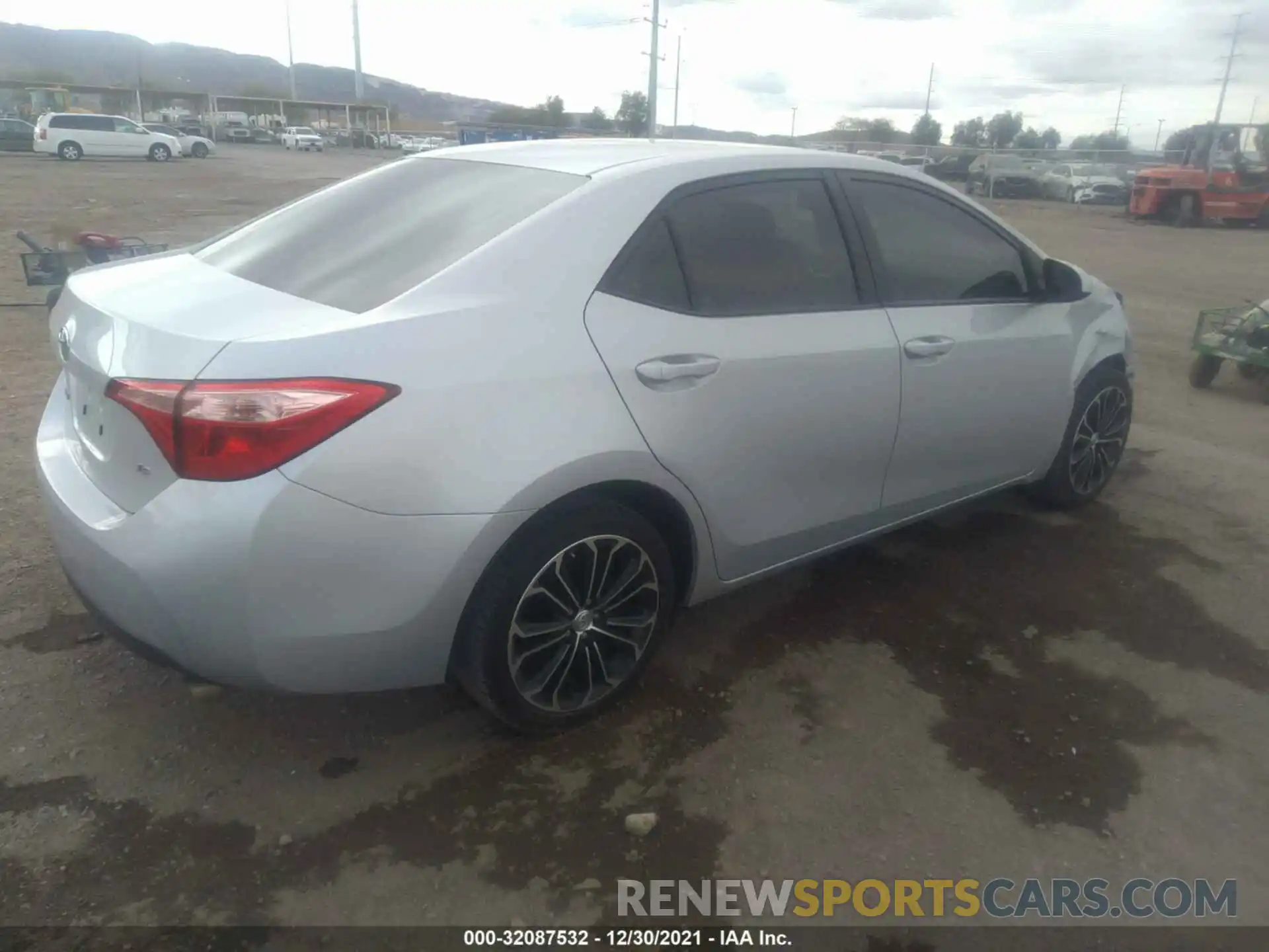 4 Photograph of a damaged car 2T1BURHE5KC237674 TOYOTA COROLLA 2019