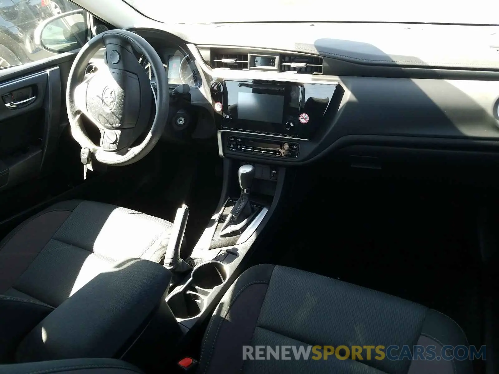 9 Photograph of a damaged car 2T1BURHE5KC238078 TOYOTA COROLLA 2019