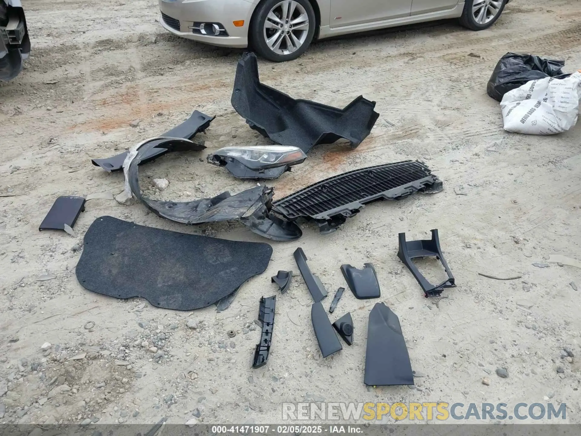 12 Photograph of a damaged car 2T1BURHE5KC239490 TOYOTA COROLLA 2019