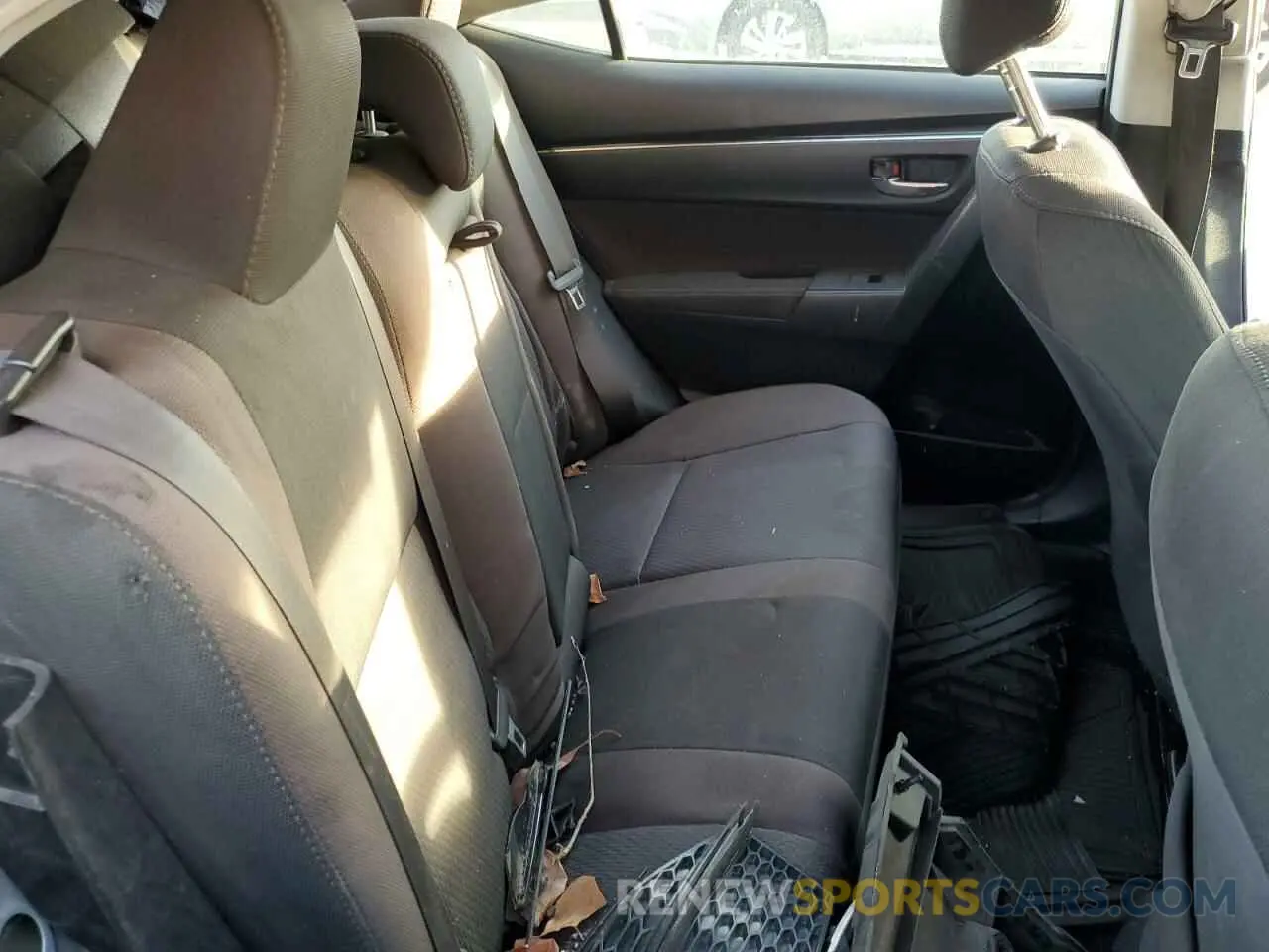 10 Photograph of a damaged car 2T1BURHE5KC240798 TOYOTA COROLLA 2019